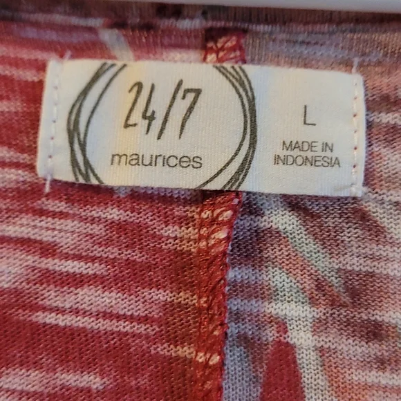 Maurices Top nwot - Picture 2 of 4